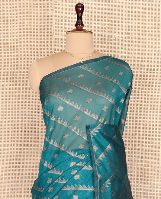 Borderless Green Chanderi Cotton Saree, Adorned with Zari Buttas and Temple Stripes on Its Body, Complemented by Contrast Pallu of Jaal Designs, and Paired with a Contrast Jacquard Blouse