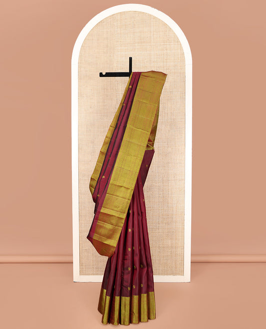 Maroon Kanchipuram Silk Saree, Delicately Woven with Mayil and Chakram Thread Buttas, Complemented by a Contrast Border of Rekku, Kamalam, Poun, Chakram, Kuyil Kann, and Then Kuli Kann Designs, Jaal Design Pallu, and Paired with a Contrast Blouse