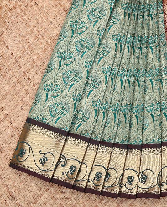 Green Budget Silk Saree, Graced with a Jacquard Design, Complemented by a Contrast Zari Border, Intricate Pallu, and Contrast Blouse