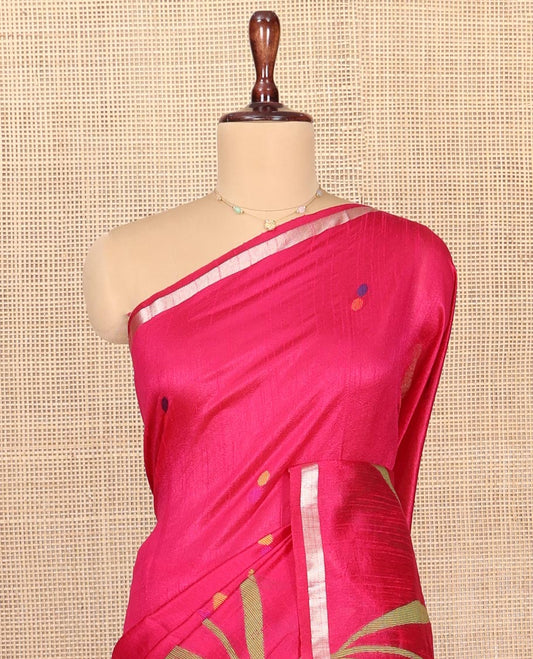 Rani Pink Matka Silk Saree, Delicately Woven with Meena Buttas and Jamdani Floral Design On Its Body, Subtle Piping Border, Pallu Features Jamdani Floral Weave, and Paired with a Contrast Blouse