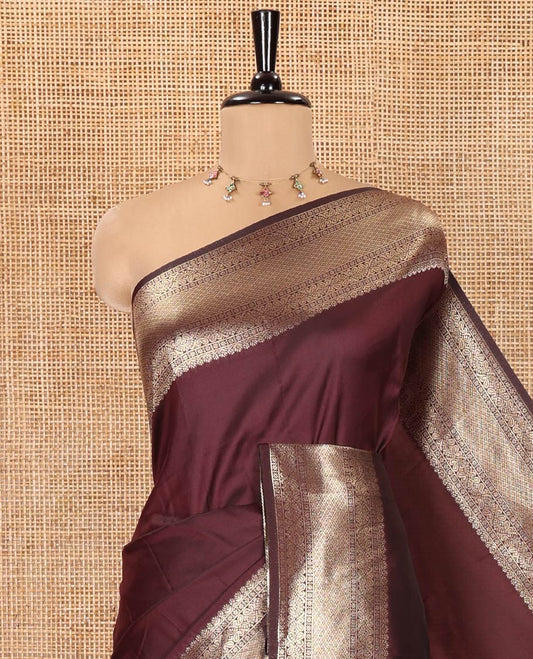 Maroon Plain Semi-Soft Silk Saree, Highlighted by Traditional Zari Designs Woven Border, Grandly Woven Pallu Steeped with Chakram Designs, and Paired with a Matching Blouse