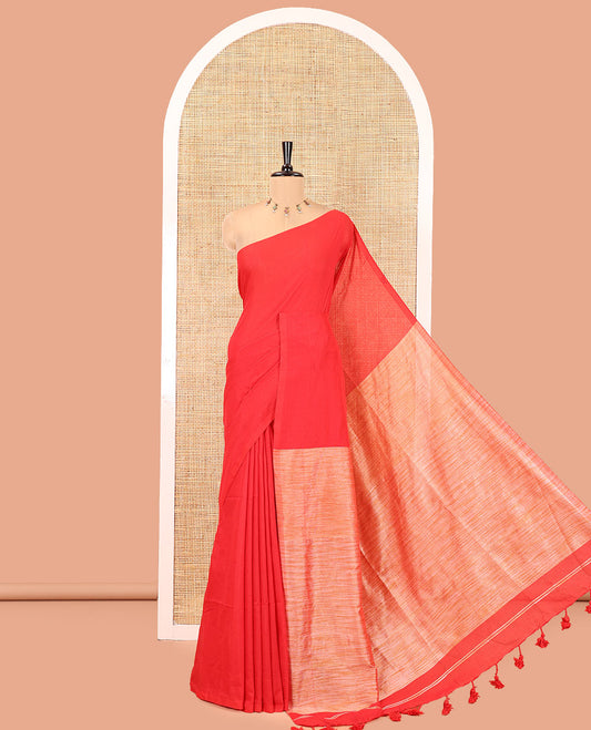 Borderless Red Plain Khadi Mul Cotton Saree, a Contrast Heathered Pallu, and a Matching Blouse