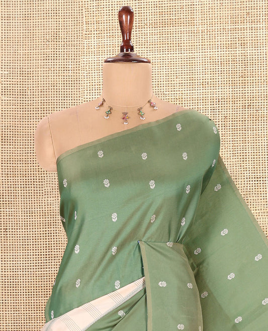 Borderless Chikku Elite Soft Silk Saree