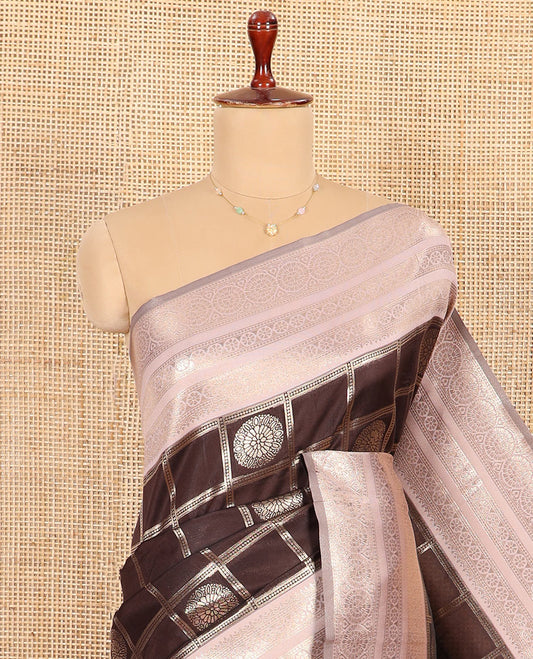 Coffee Brown and Pink Litchi Saree Gracefully Embellished with Chakra Butta Enclosed Zari Checks, Complemented by a Contrast Border Steeped with Chakram Motifs, Pallu Featuring Intricate Designs, and Comes with a Contrast Blouse