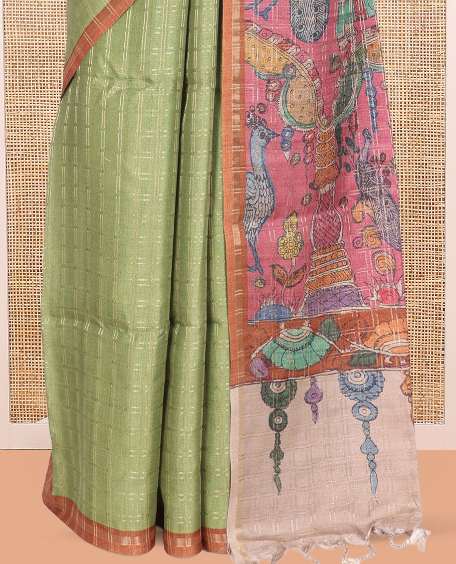 Green Checked Fancy Tussar Saree, Complemented by a Contrast Border, Kalamkari Flora-Fauna Printed Pallu, and a Contrast Blouse