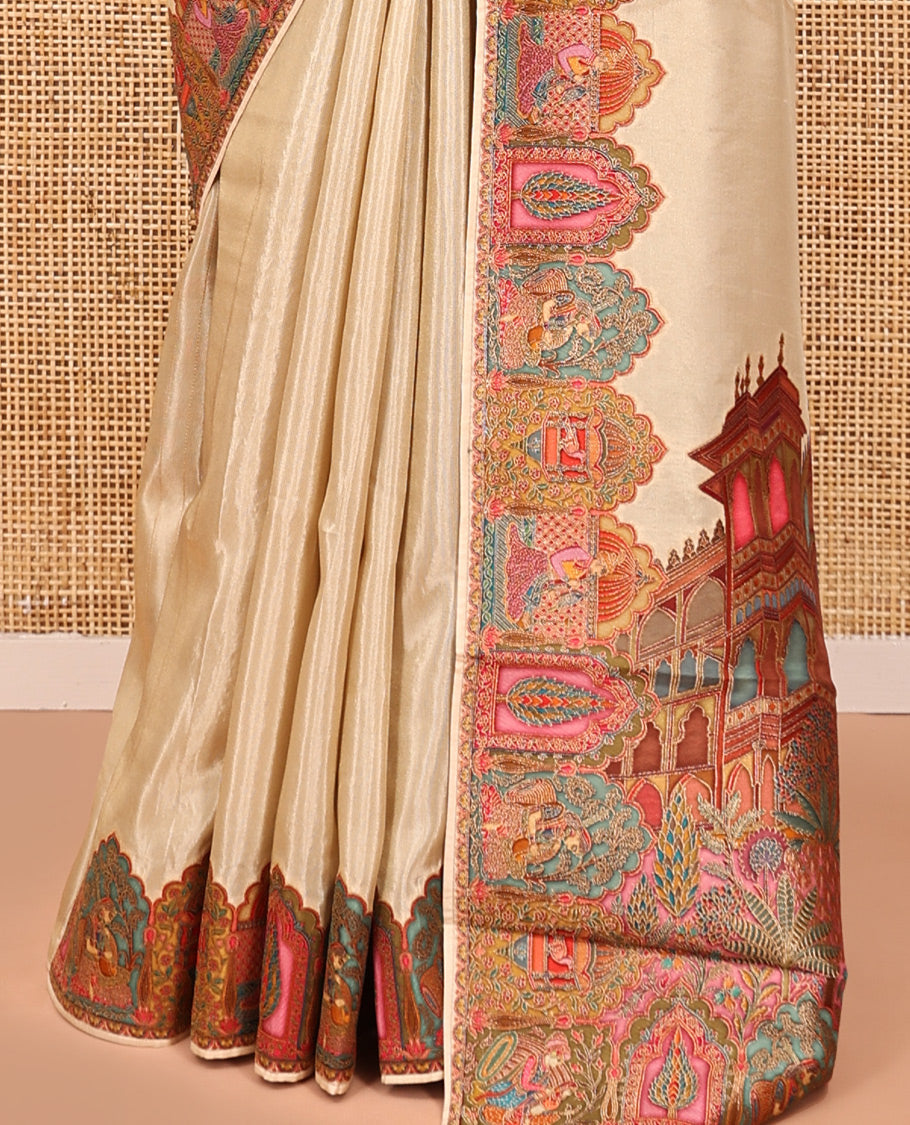 Cream Plain Dola Silk Saree, Complemented by Captivating Contrast Border of Meenakari-style Mughal Human Figurines, Pallu Artfully Pictures Mughal Human Figurines, and Paired with a Matching Blouse