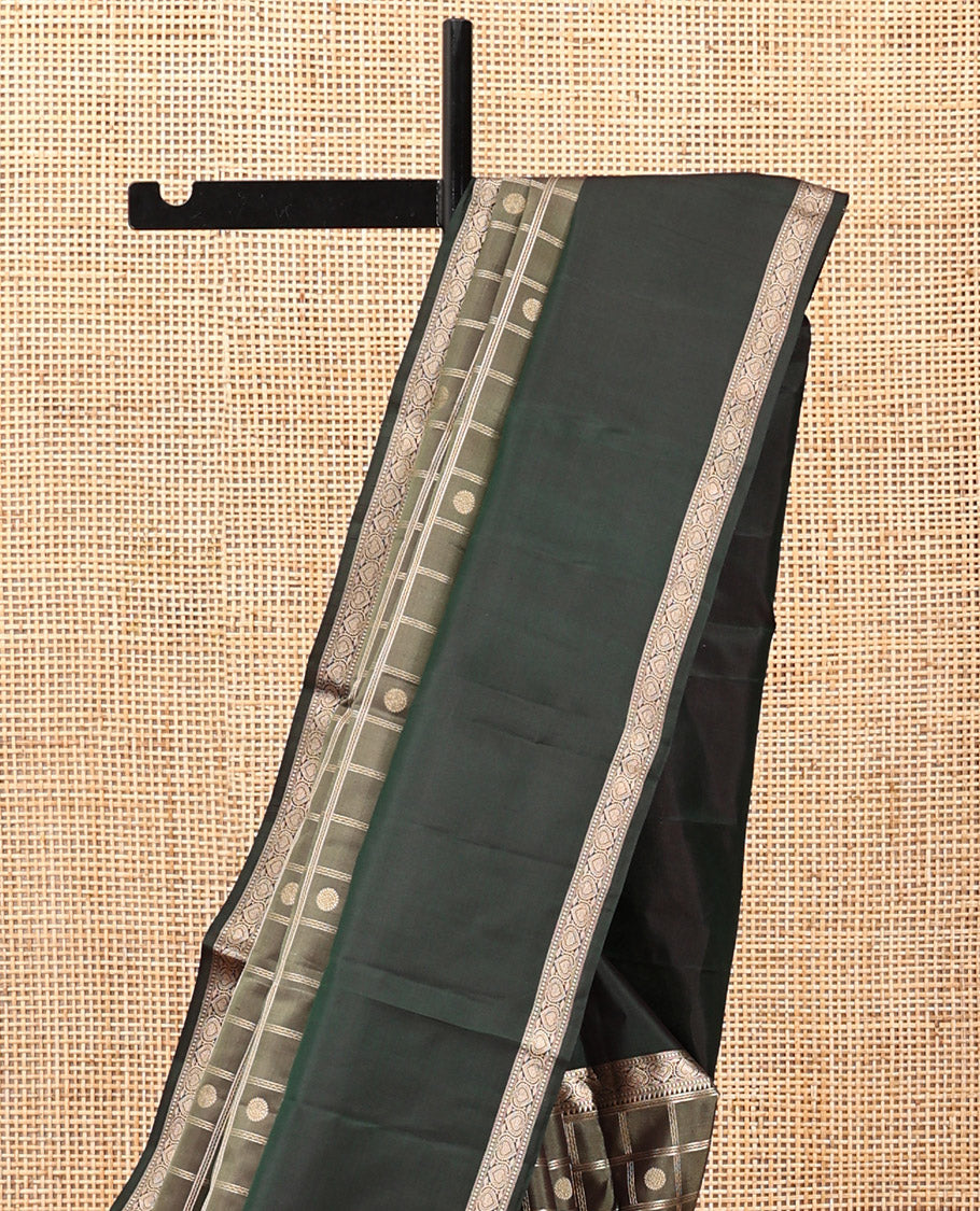 Grey Kanchipuram Silk Saree, Embellished with Butta Enclosed Checks, a Contrast Traditional Rettai Pettu Border, Grand Pallu, and a Contrast Blouse