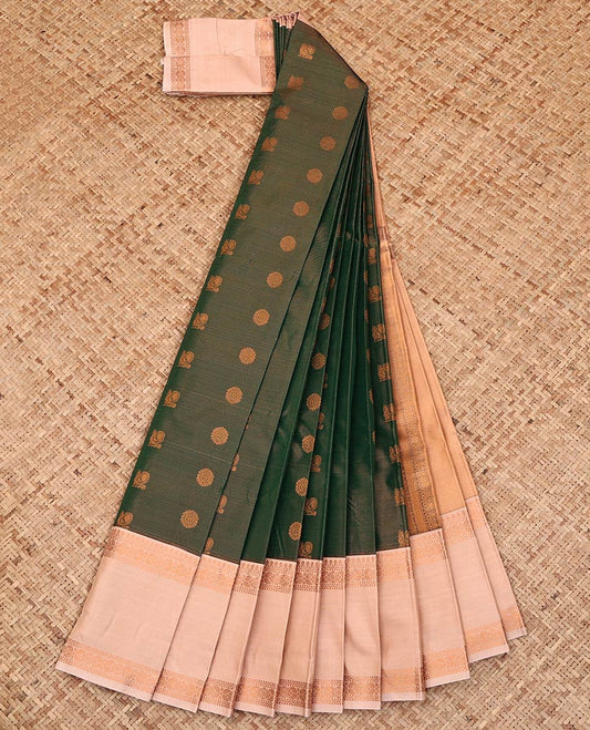 Green Budget Silk Saree, Featuring Peacock-Chakram Buttas and Stripes on Its Body, Complemented by a Contrast Traditional Zari Design Rettai Pettu Border, a Grand Pallu, and Paired with a Contrast Blouse