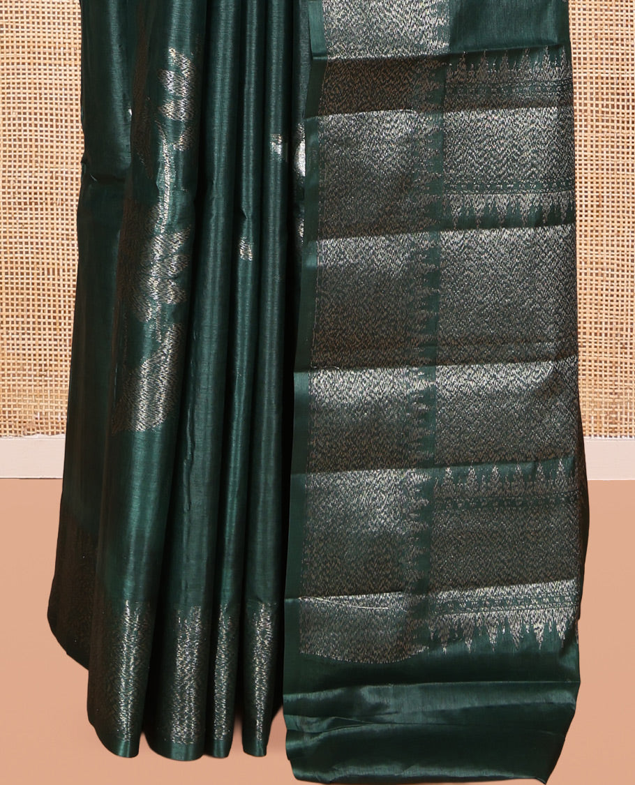 Green Tusser Silk Saree, Mesmerized with Floral Design, a Zari Border, Intricate Pallu, and a Matching Blouse