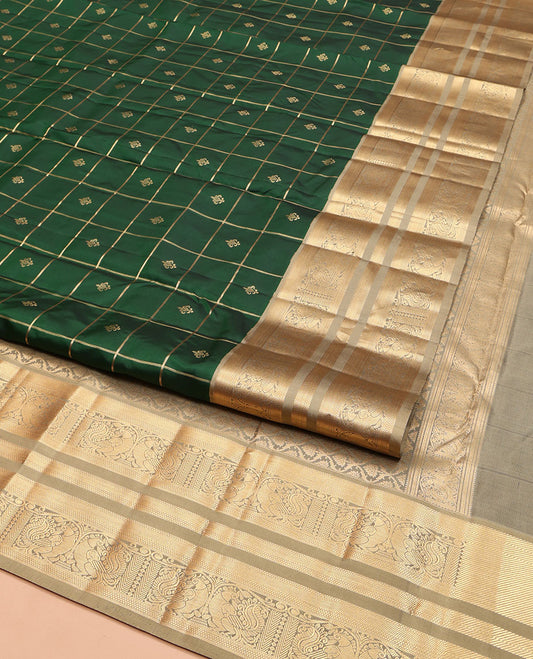 Green Vasundhara Silk Saree, Beautified with Zari Butta Enclosed Checked Designs on Its Body, Complemented by a Contrast Border of Muthu, Banaras, and Mayil Designs, Ogee-Patterned Pallu, and Paired with a Contrast Blouse
