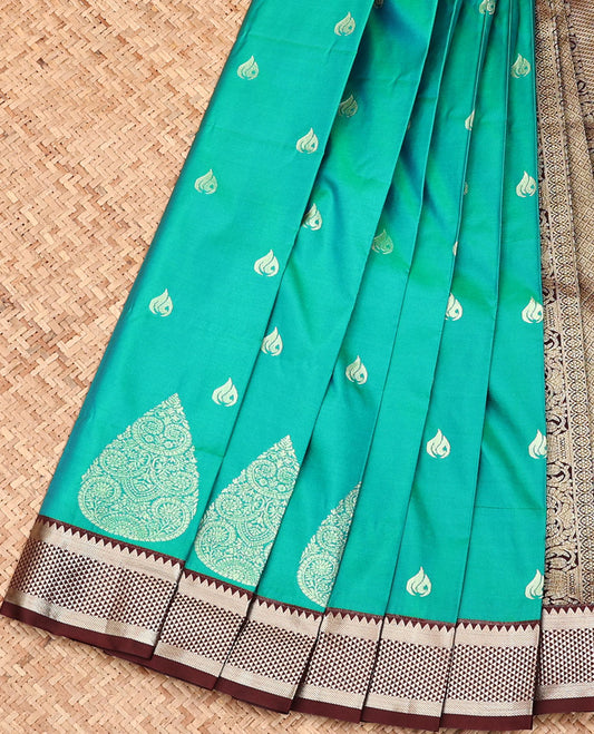 Green Budget Silk Saree, Beautified with Zari Buttas, Complemented by a Contrast Traditional Zari Design Border, Grand Pallu, and Paired with a Contrast Blouse