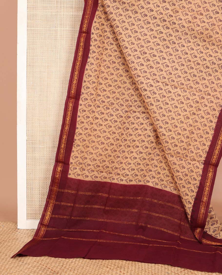 Sandal buttas Sungudi cotton saree, contrast zari border & zari striped pallu