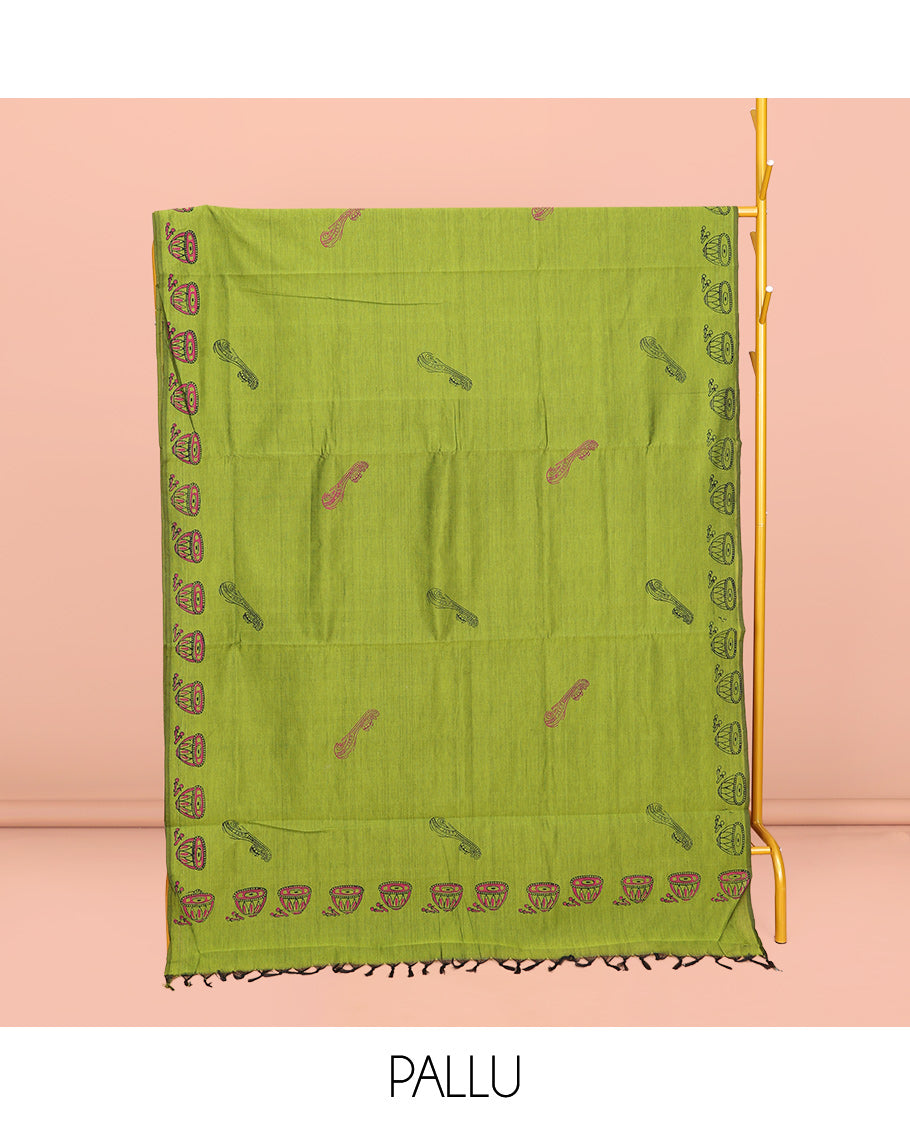 Borderless Green Poly Cotton Saree, Accentuated with Instrument Motifs Print, a Self-Pallu, and a Contrast Kolam Motifs Print Blouse