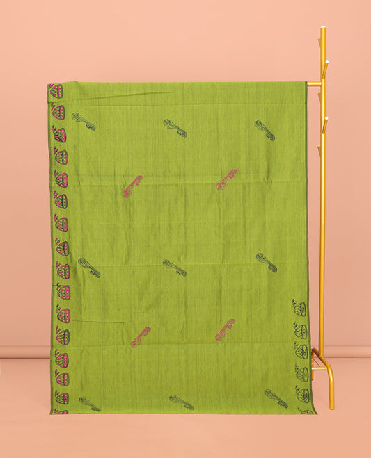 Borderless Green Poly Cotton Saree, Accentuated with Instrument Motifs Print, a Self-Pallu, and a Contrast Kolam Motifs Print Blouse