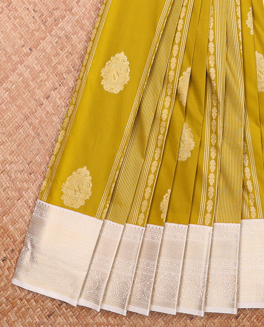 Green Budget Silk Saree Ornamented with Zari Designs, Complemented by a Contrast Traditional Zari Design Border, Pallu Features Diagonal Designs, and Paired with a Contrast Blouse