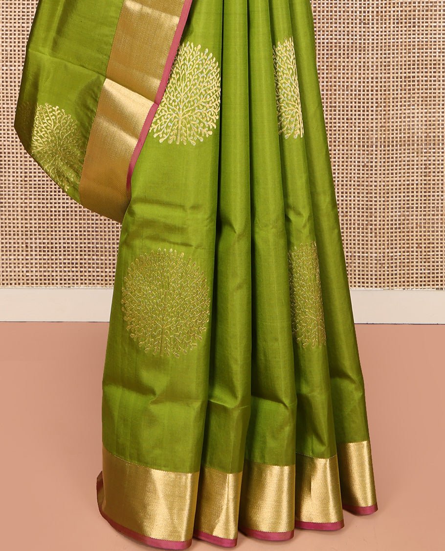 Green Mayuri Lite Silk Mix Saree, Accentuated with Tree Zari Buttas All Over Its Body, Complemented by a Contrast Bavanji Border, Pallu of Intricate Designs, and Paired with a Contrast Blouse