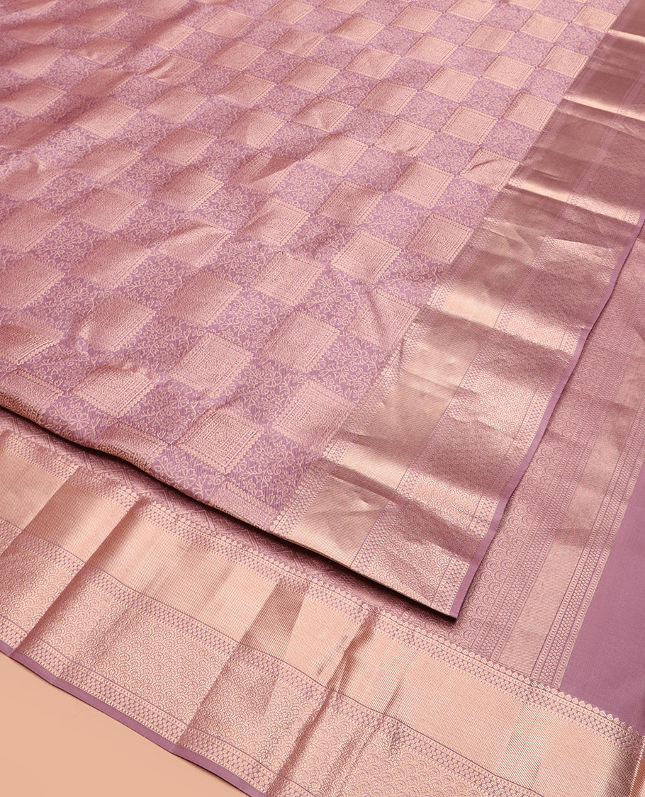 Onion Pink Kanchipuram Wedding Silk Saree Elegantly Adorned with Jacquard Designs, Highlighted with Zari Border of Thilakam, Muthu, and Scallop Designs, Majestically Detailed Pallu, and Paired with a Matching Blouse