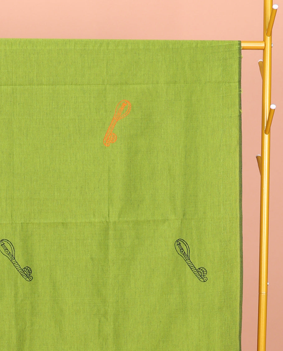 Borderless Green Poly Cotton Saree, Accentuated with Instrument Motifs Print, a Self-Pallu, and a Contrast Kolam Motifs Print Blouse