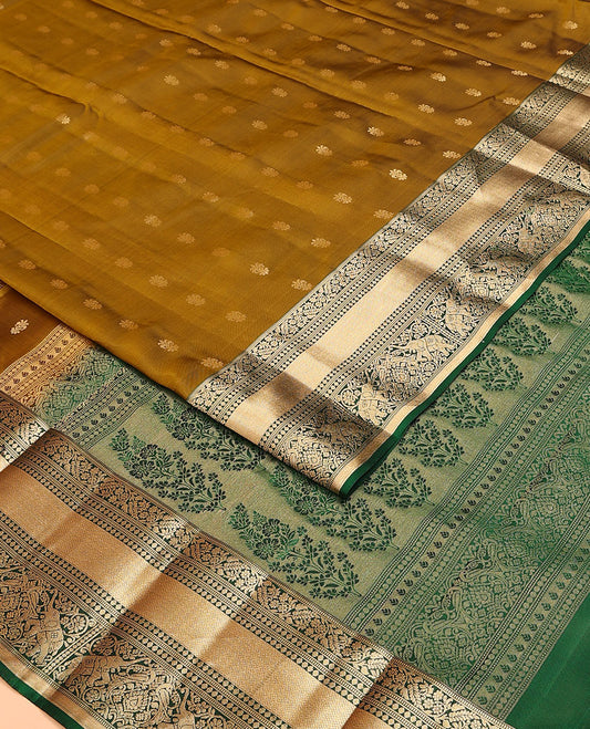 Green Vasundhara Lite Silk Mix Saree, Elevated with Zari Buttas, Complemented by a Contrast Border of Muthuy, Kodi Visiry, Mayil, and Yaanai Designs, Pallu of Floral Designs, and Paired with a Contrast Blouse