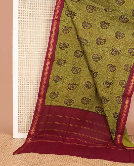 Green paisleys printed Sungudi cotton saree, contrast zari border & zari striped pallu