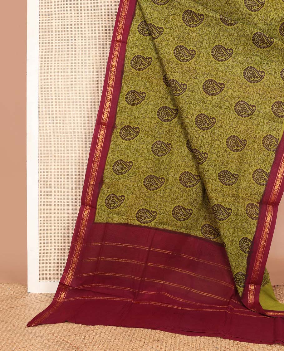 Green paisleys printed Sungudi cotton saree, contrast zari border & zari striped pallu