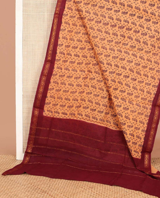 Orange paisleys printed Sungudi cotton saree, contrast traditional zari border & zari striped pallu