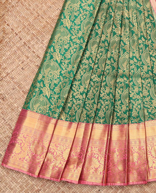 Green Budget Silk Saree, Embellished with Floral Jacquard Design, Complemented by Contrast Traditional Zari Border, Intricate Pallu, and Contrast Blouse