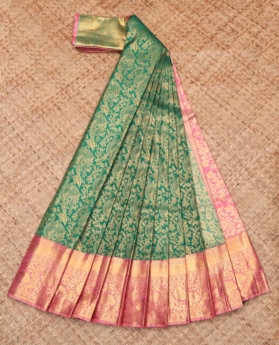 Green Budget Silk Saree, Embellished with Floral Jacquard Design, Complemented by Contrast Traditional Zari Border, Intricate Pallu, and Contrast Blouse