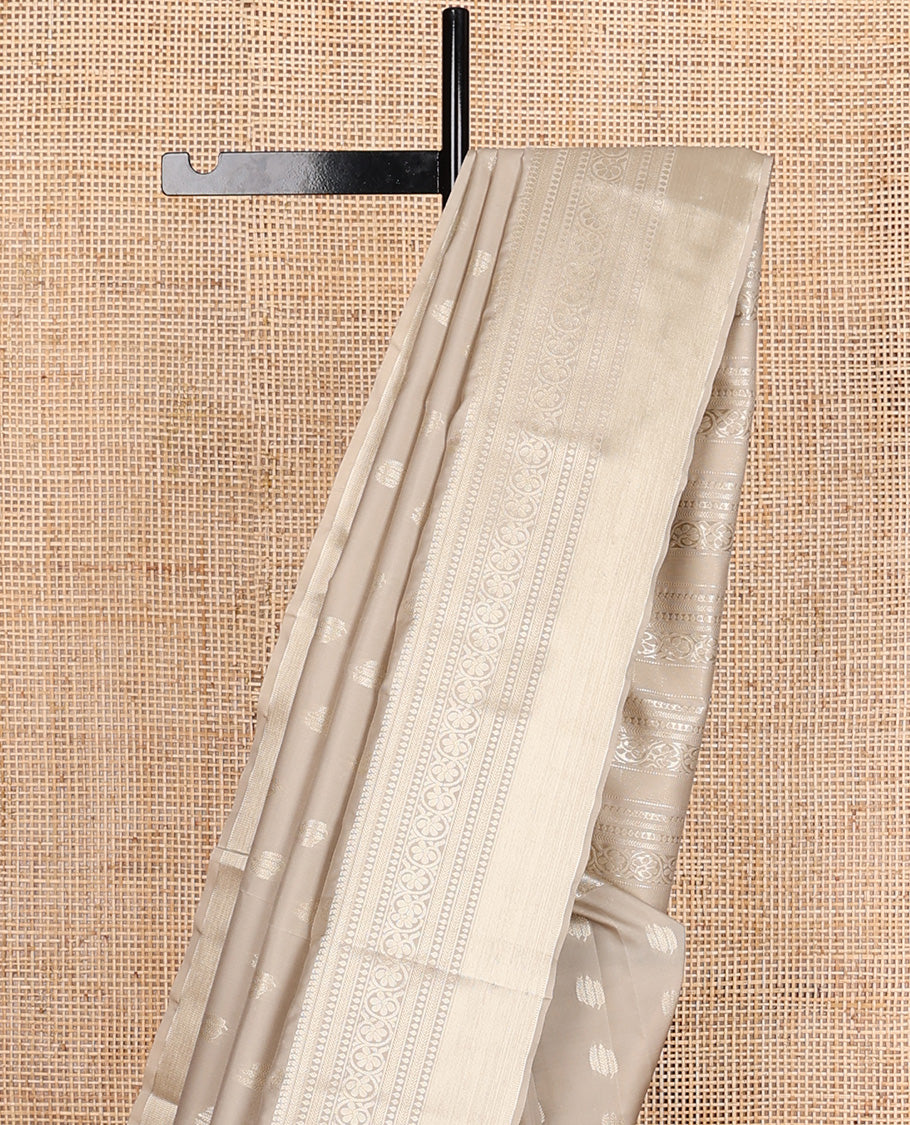 Cream zari buttas Vasundhara silk mix saree, intricate pallu, and zari border of manga, kathir, thilakam, banaras, and kodi visiry, and intricate pallu