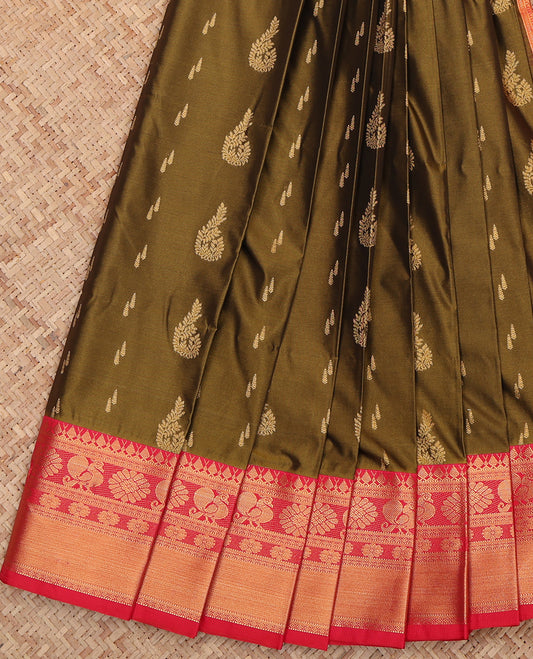 Green Budget Silk Saree, Mesmerized with Zari Buttas, a Contrast Traditional Zari Border, Grand Pallu, and a Contrast Blouse