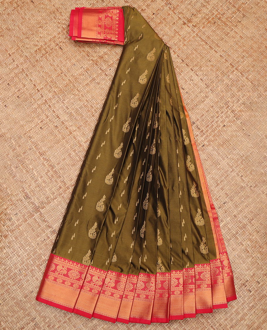 Green Budget Silk Saree, Mesmerized with Zari Buttas, a Contrast Traditional Zari Border, Grand Pallu, and a Contrast Blouse