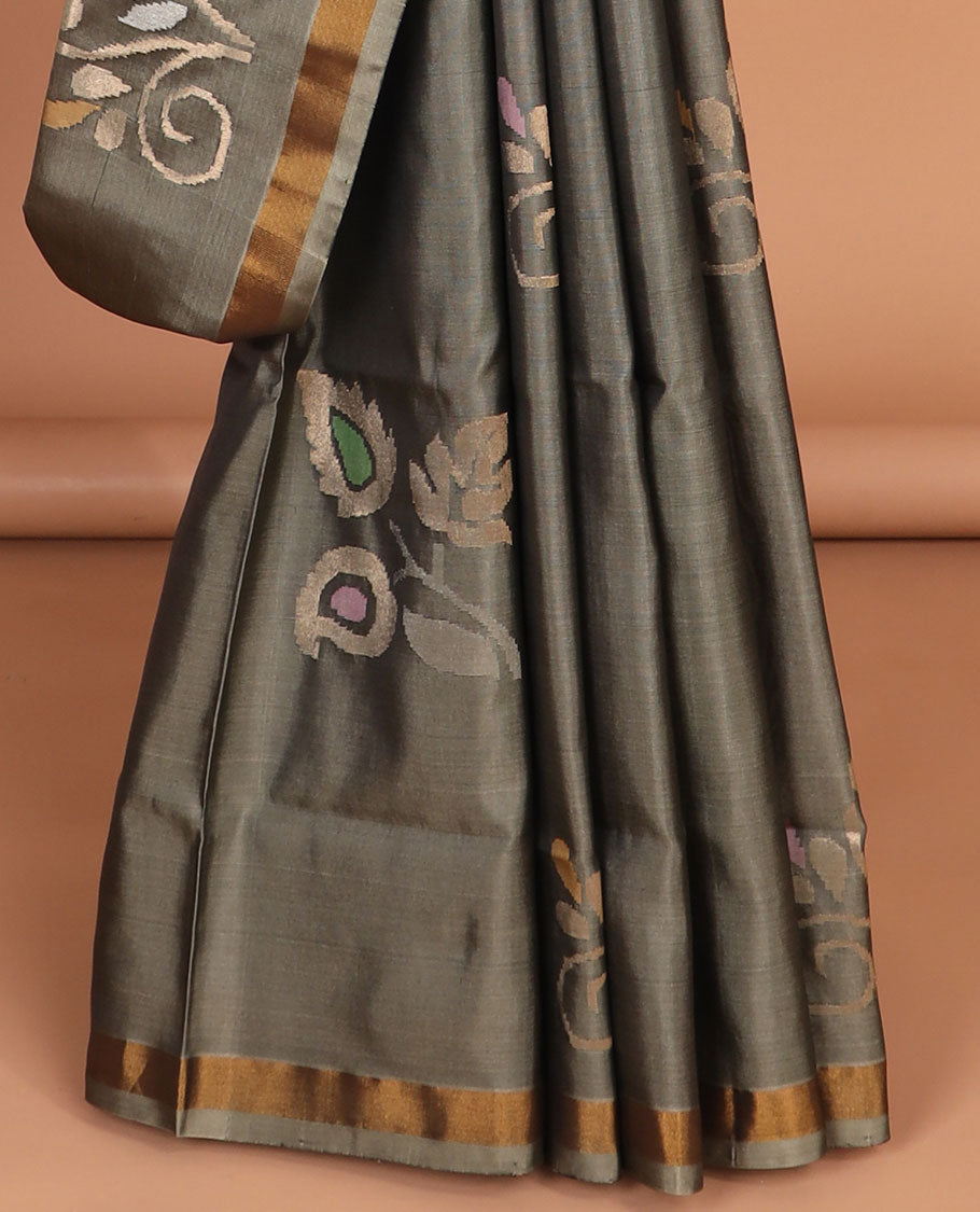 Green uppada saree with floral buttas all-over its body & pallu, plain border