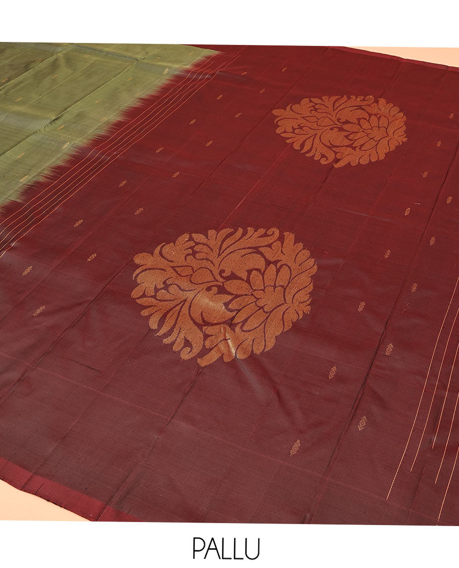 Green Kanchipuram Silk Saree, Adorned with Zari Buttas on Its Body, Complemented by a Contrast Border of Zari Designs, Pallu Pictures Intricate Zari Designs, and Paired with a Contrast Blouse