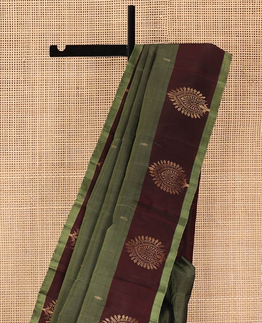 Green Kanchipuram Silk Saree, Adorned with Zari Buttas on Its Body, Complemented by a Contrast Border of Zari Designs, Pallu Pictures Intricate Zari Designs, and Paired with a Contrast Blouse