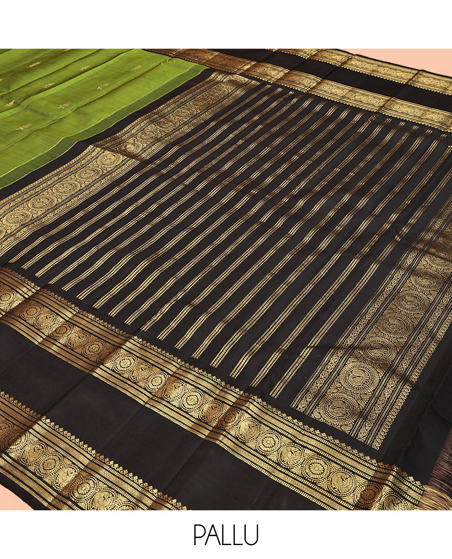 Green Kanchipuram Silk Saree, Ornamented with Zari Buttas All Over Its Body, Complemented by a Contrast Rettai Pettu Border of Salngai, Muthu, Kathir, Chakram, and Round Mayil Designs, Grand Pallu, and Paired with a Contrast Blouse