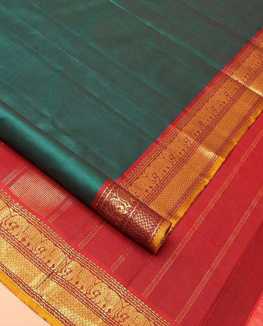 Green Plain Kanchipuram Silk Saree, Complemented by a Contrast Border Featuring Rekku, Muthu, Neli, Yaanai, and Vanki Designs, Gleaming Zari Pallu, and Paired with a Contrast Blouse