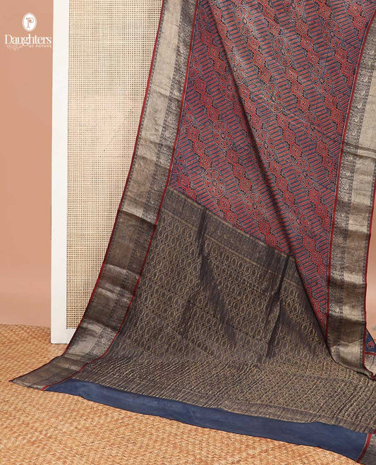 Red geometric design pure crepe saree with contrast border of zari desogn & ogee design pallu