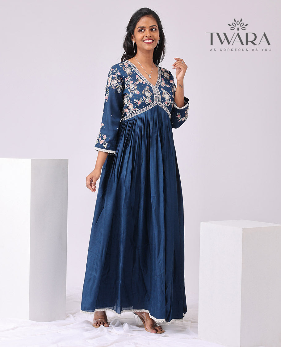 Twara floral embroidery v neck, 3/4 th sleeve, below knee lenght alia style kurti with floral motifs dupatta