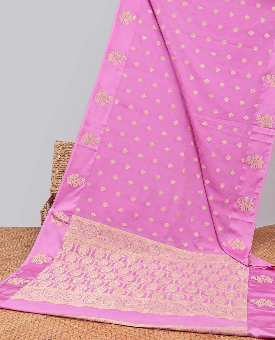 Green leaf motifs mushru silk saree with self floral design border & pallu of intricate zari design