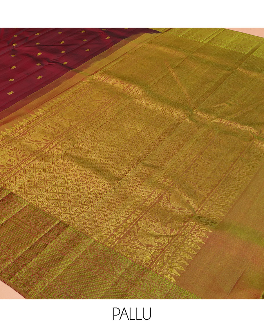 Maroon Kanchipuram Silk Saree, Delicately Woven with Mayil and Chakram Thread Buttas, Complemented by a Contrast Border of Rekku, Kamalam, Poun, Chakram, Kuyil Kann, and Then Kuli Kann Designs, Jaal Design Pallu, and Paired with a Contrast Blouse