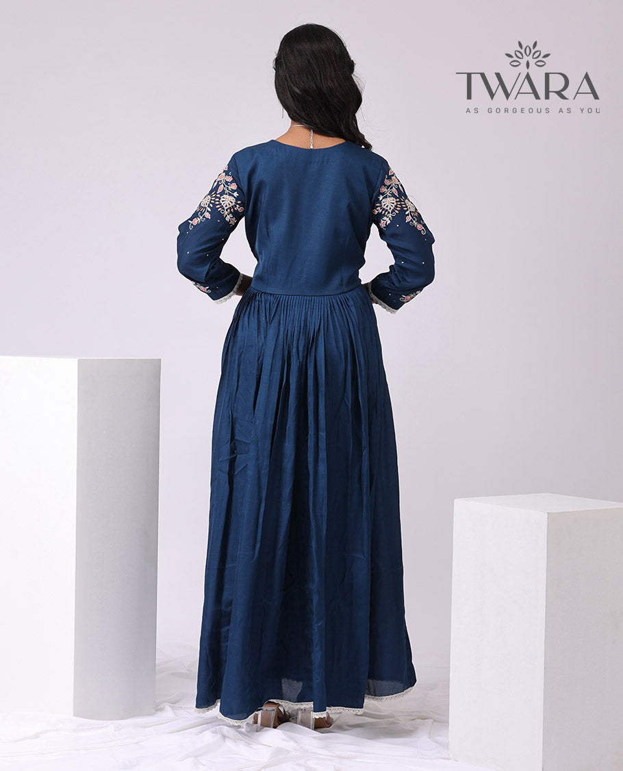 Twara floral embroidery v neck, 3/4 th sleeve, below knee lenght alia style kurti with floral motifs dupatta