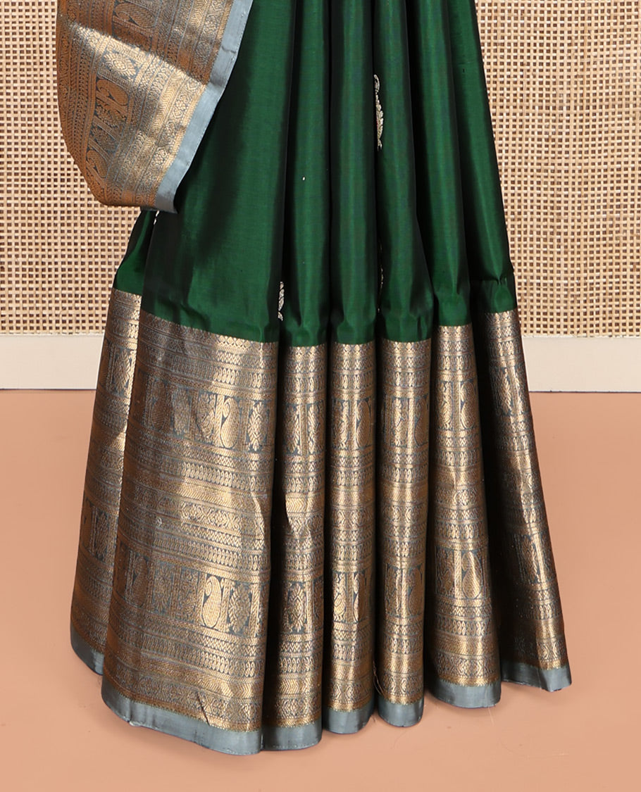 Green Uppada Silk Saree, Delicately Woven with Zari Buttas, Complemented by a Contrast Traditional Zari Border, Grand Pallu, and a Contrast Blouse