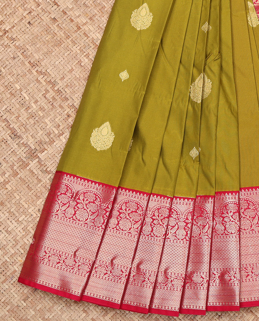 Leaf Green Budget Silk Saree, Enthralled with Zari Buttas All Over Its Body, Complemented by a Contrast Traditional Zari Design Border, Grand Paisley Designs Woven Pallu, and Paired with a Contrast Blouse