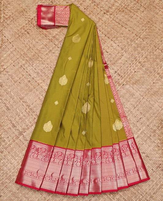 Leaf Green Budget Silk Saree, Enthralled with Zari Buttas All Over Its Body, Complemented by a Contrast Traditional Zari Design Border, Grand Paisley Designs Woven Pallu, and Paired with a Contrast Blouse