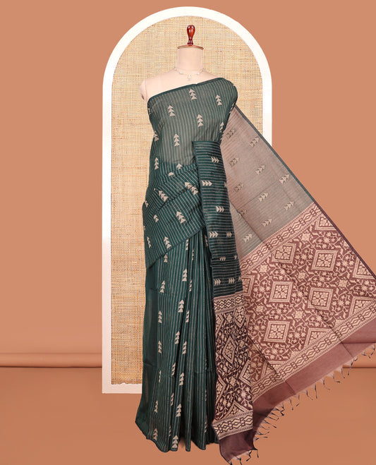 Borderless Green Semi-Silk Cotton Saree, Detailed with Dotted Stripes and Triangle Buttas All Over Its Body, Complemented by Contrast Intricately Designed Pallu, and Paired with a Contrast Blouse