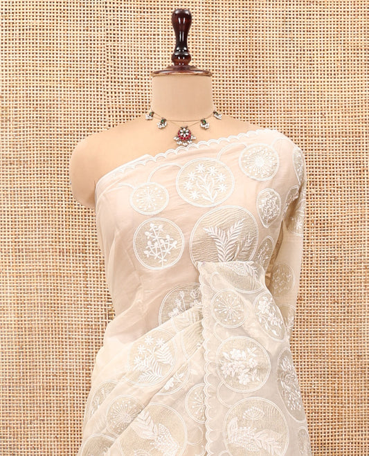 Off-White Organza Saree, Delicately decked Up with Floral Enclosed Circle Motifs Thread Embroidery, Subtle Scallop Border, Delicately Embroidered Pallu, and Paired with a Matching Embroidered Blouse