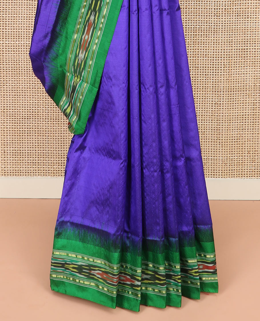 Violet Plain Ikkat Silk Saree with a Contrast Green Border Adorned by a Hazy Ikkat Weave, Featuring a Pallu Flanked by Stripes and Ikkat Texture