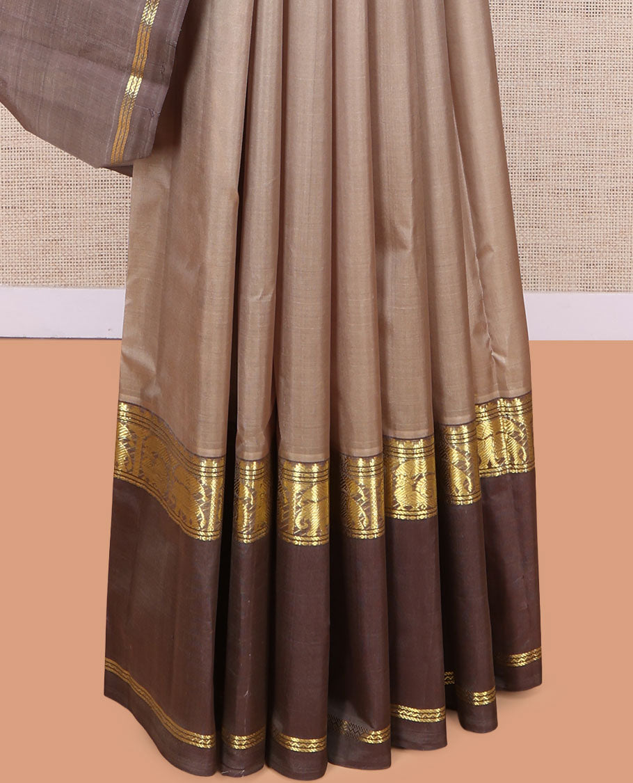 Grey Kanchipuram Silk Saree, Subtly Woven with Buttas, Complemented by a Contrast Rettai Pettu Mayil -Yaanai Border, Pallu of Zari Design, and Contrast Blouse