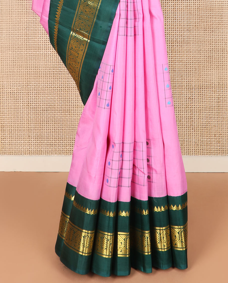 Pink daayam kattam inspired motifs Kanchipuram silk saree, contrast korvai rettai pettu border of thilakam mokku, and manga designs, and pallu of mayil chariot designs