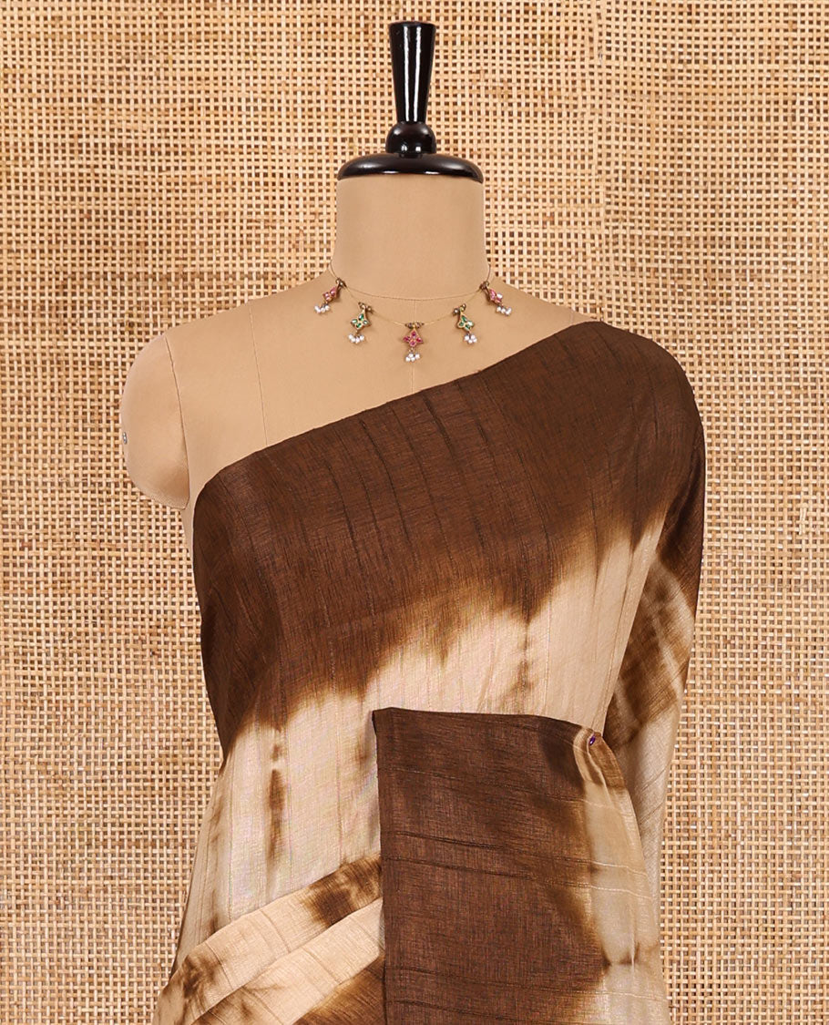 Brown shibori printed jute cotton saree, contrast plain border, plain pallu with tussels, and contrast plain blouse